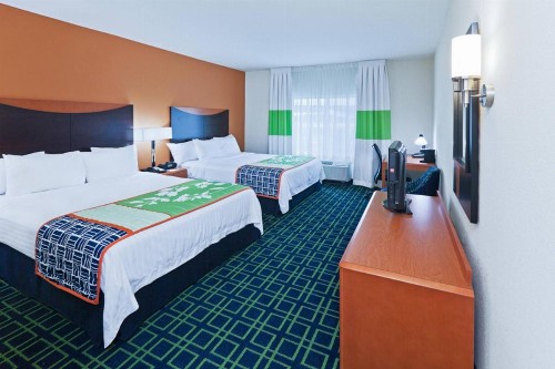 Fairfield Inn and Suites by Marriott Tulsa Southeast/Crossroads Village - image 3