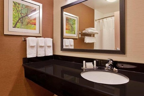 Fairfield Inn and Suites by Marriott Tulsa Southeast/Crossroads Village - image 4