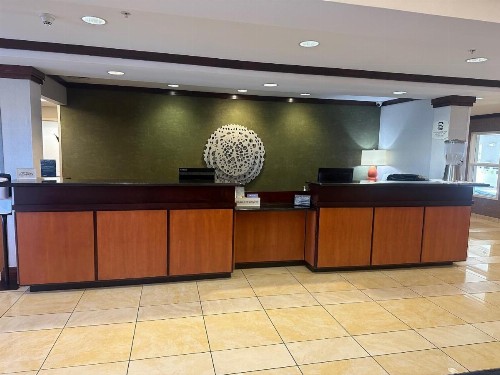 Fairfield Inn and Suites by Marriott Tulsa Southeast/Crossroads Village - image 5