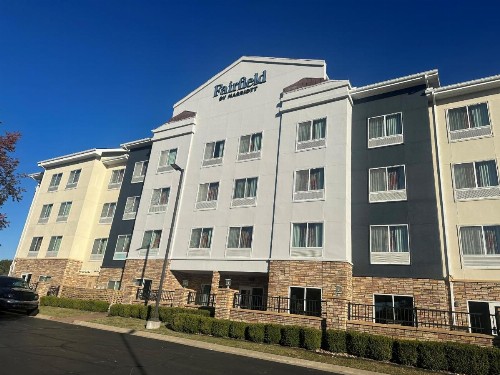 Fairfield Inn and Suites by Marriott Tulsa Southeast/Crossroads Village - image 6