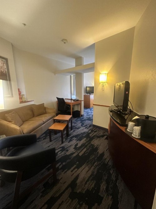 Fairfield Inn and Suites by Marriott Tulsa Southeast/Crossroads Village - image 7