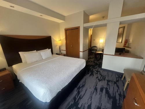 Fairfield Inn and Suites by Marriott Tulsa Southeast/Crossroads Village - image 9