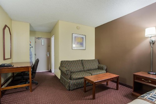 Americas Best Value Inn Tulsa I-44 - image 11