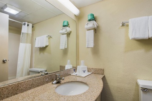 Americas Best Value Inn Tulsa I-44 - image 15