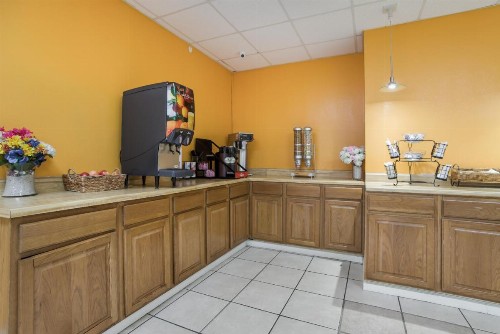 Americas Best Value Inn Tulsa I-44 - image 23