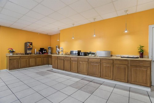 Americas Best Value Inn Tulsa I-44 - image 24