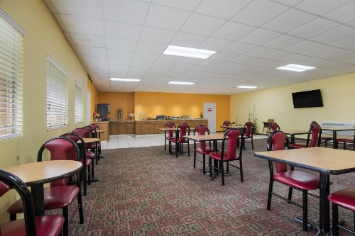 Americas Best Value Inn Tulsa I-44 - image 25