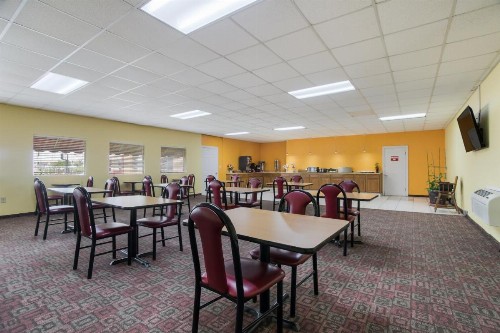 Americas Best Value Inn Tulsa I-44 - image 26