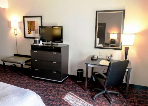 Hampton Inn & Suites Tulsa/Tulsa Hills - image 10