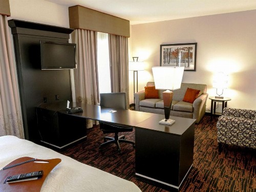 Hampton Inn & Suites Tulsa/Tulsa Hills - image 13
