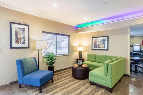 Comfort Inn South Tulsa - Woodland Hills - image 2