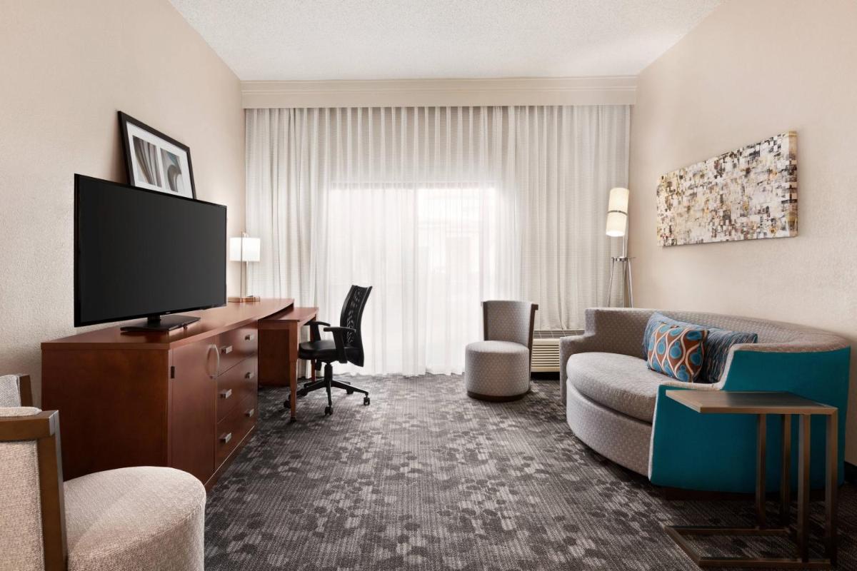 Courtyard by Marriott Tulsa Central - image 6
