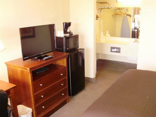 Trade Winds Central Inn - image 17