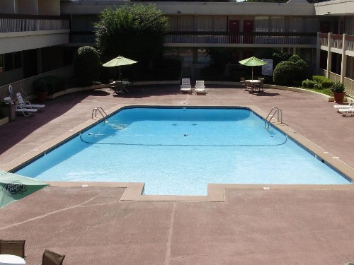 Trade Winds Central Inn - image 6