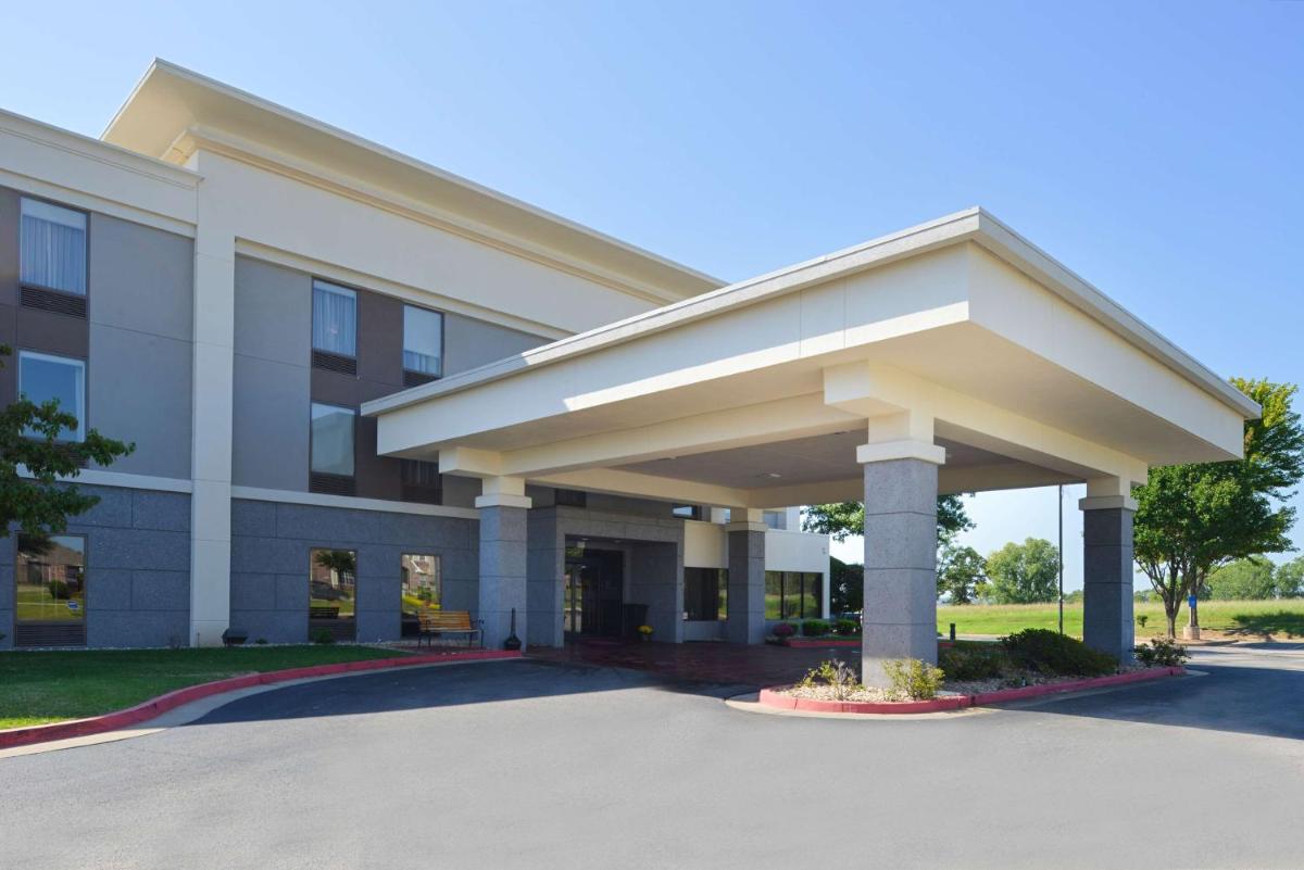 Hampton Inn Tulsa Sand Springs - image 5