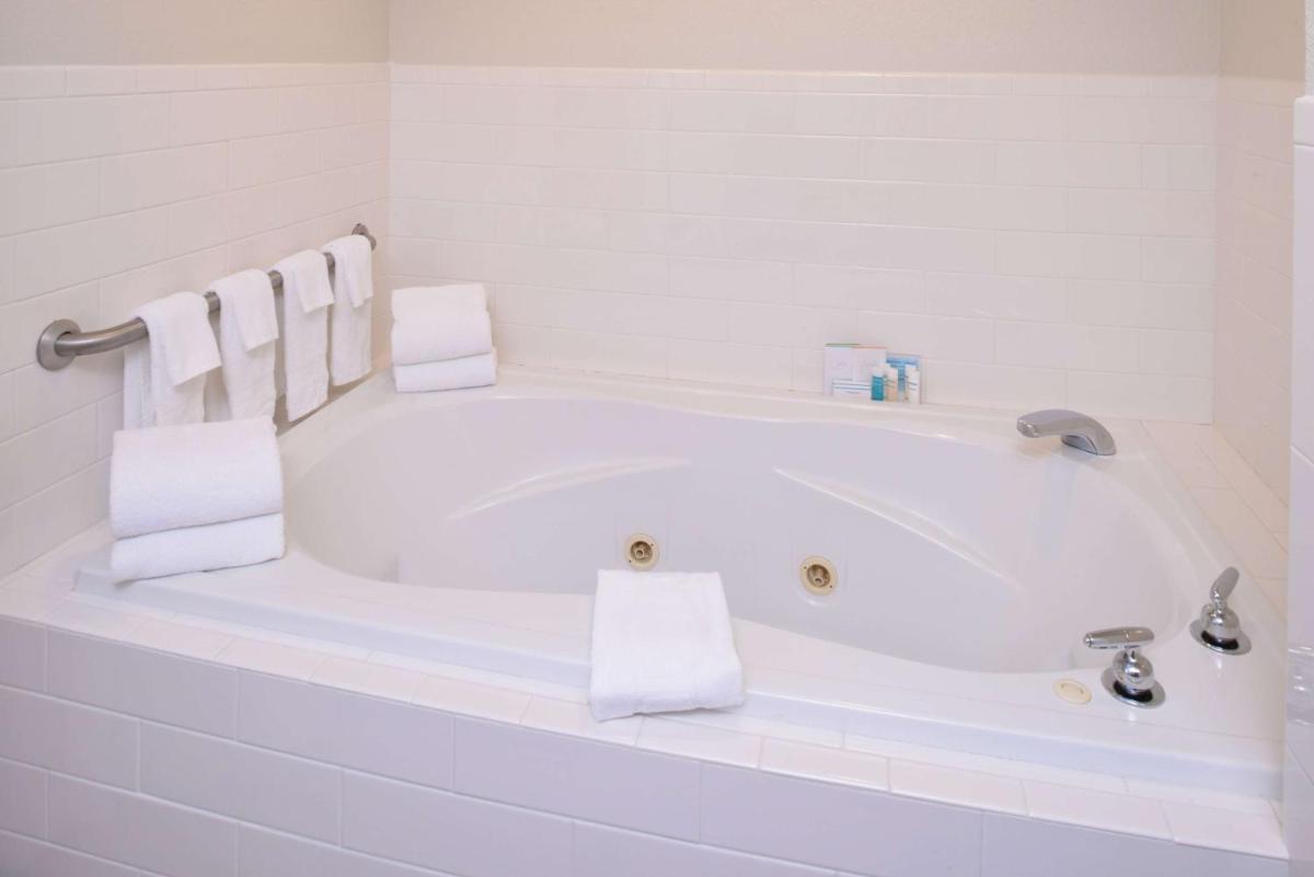 Hampton Inn Tulsa Sand Springs - image 7