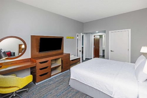 Hampton Inn & Suites Tulsa-Woodland Hills - image 14