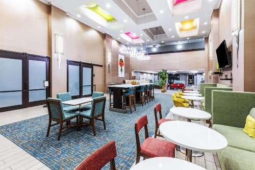 Hampton Inn & Suites Tulsa-Woodland Hills - image 17