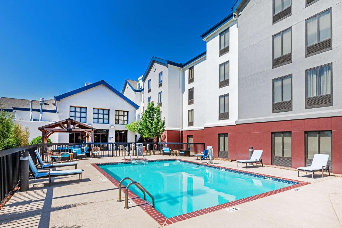Hampton Inn & Suites Tulsa-Woodland Hills - image 2