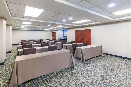 Hampton Inn & Suites Tulsa-Woodland Hills - image 23