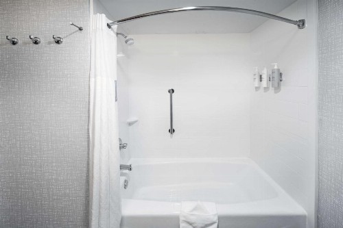 Hampton Inn & Suites Tulsa-Woodland Hills - image 27