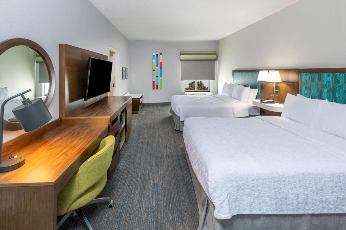 Hampton Inn & Suites Tulsa-Woodland Hills - image 3