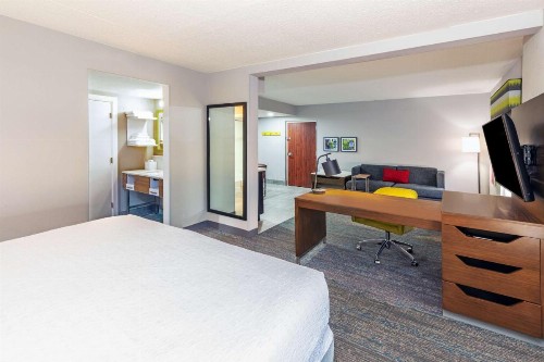 Hampton Inn & Suites Tulsa-Woodland Hills - image 30