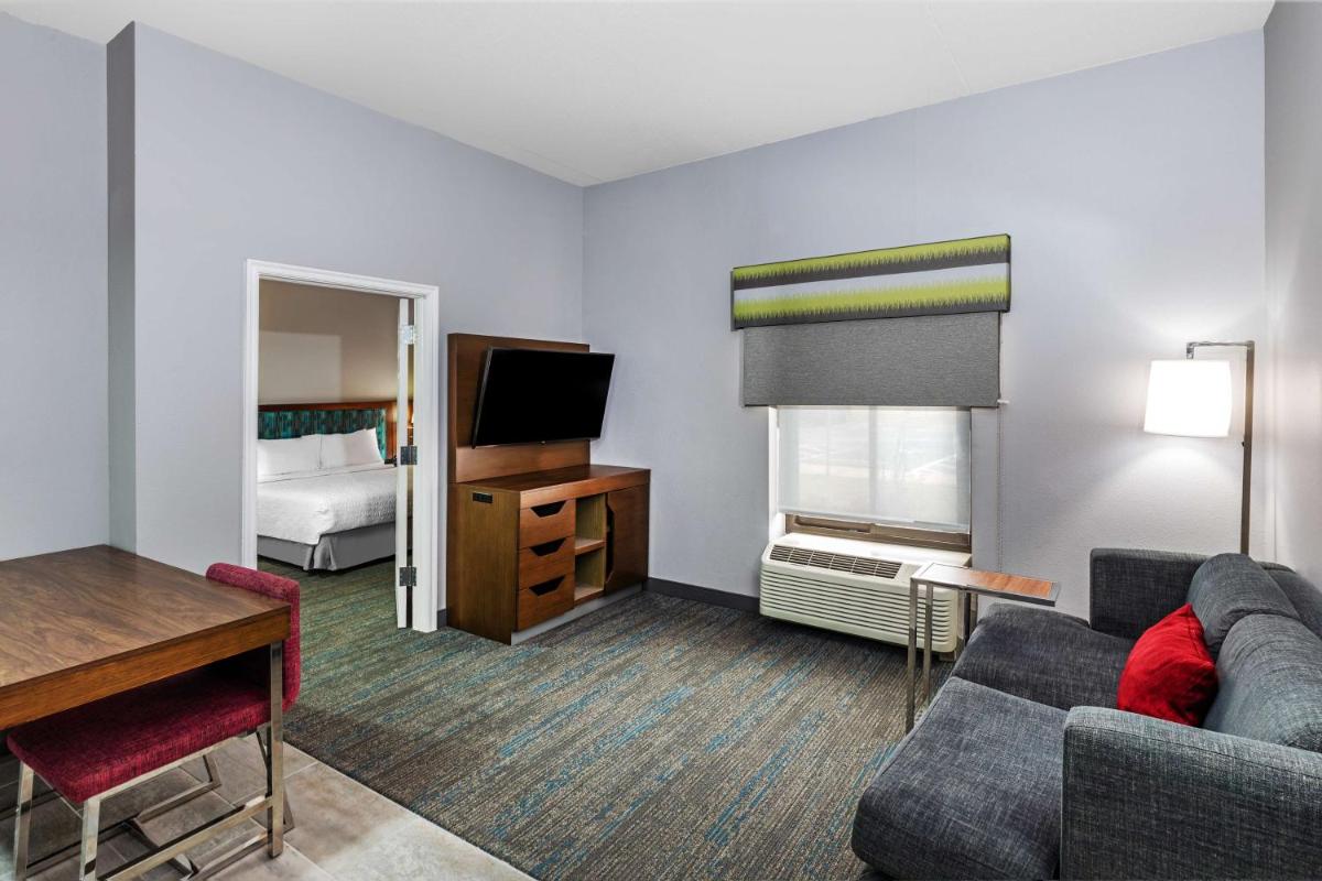 Hampton Inn & Suites Tulsa-Woodland Hills - image 6