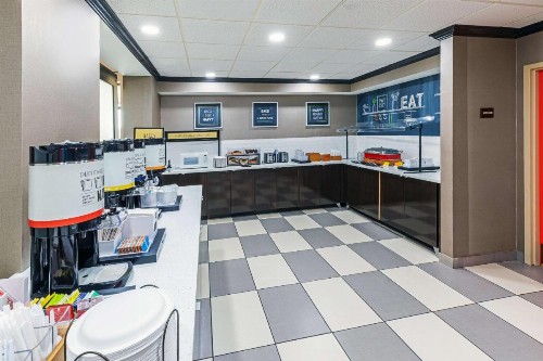 Hampton Inn & Suites Tulsa-Woodland Hills - image 9