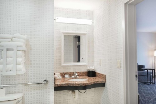 Hampton Inn and Suites Tulsa Central - image 12