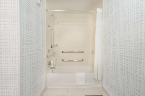 Hampton Inn and Suites Tulsa Central - image 2