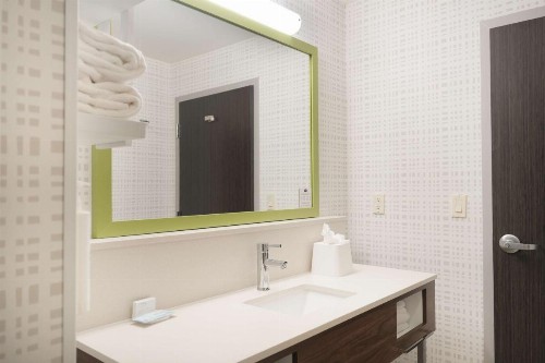 Hampton Inn and Suites Tulsa Central - image 8