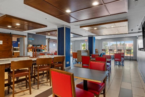 Holiday Inn Express Tulsa South Bixby an IHG Hotel - image 2