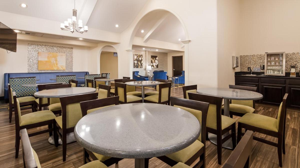 Best Western PLUS Tulsa Inn & Suites - image 4