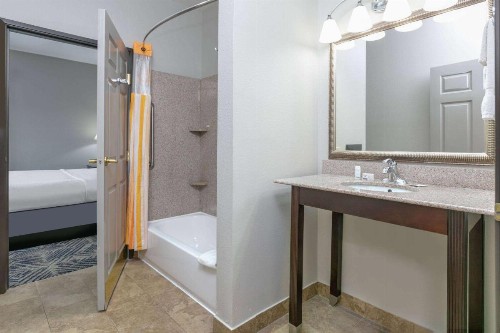La Quinta by Wyndham Tulsa Airport / Expo Square - image 23