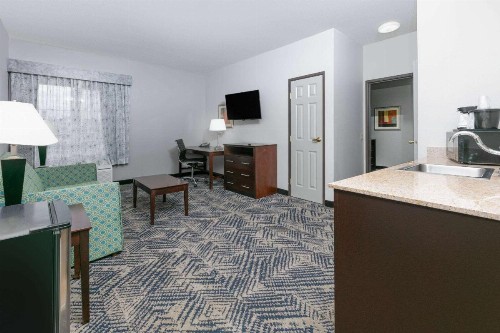 La Quinta by Wyndham Tulsa Airport / Expo Square - image 24