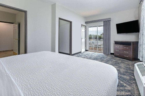 La Quinta by Wyndham Tulsa Airport / Expo Square - image 3