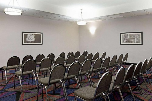 La Quinta by Wyndham Tulsa Airport / Expo Square - image 5