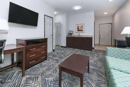 La Quinta by Wyndham Tulsa Airport / Expo Square - image 6