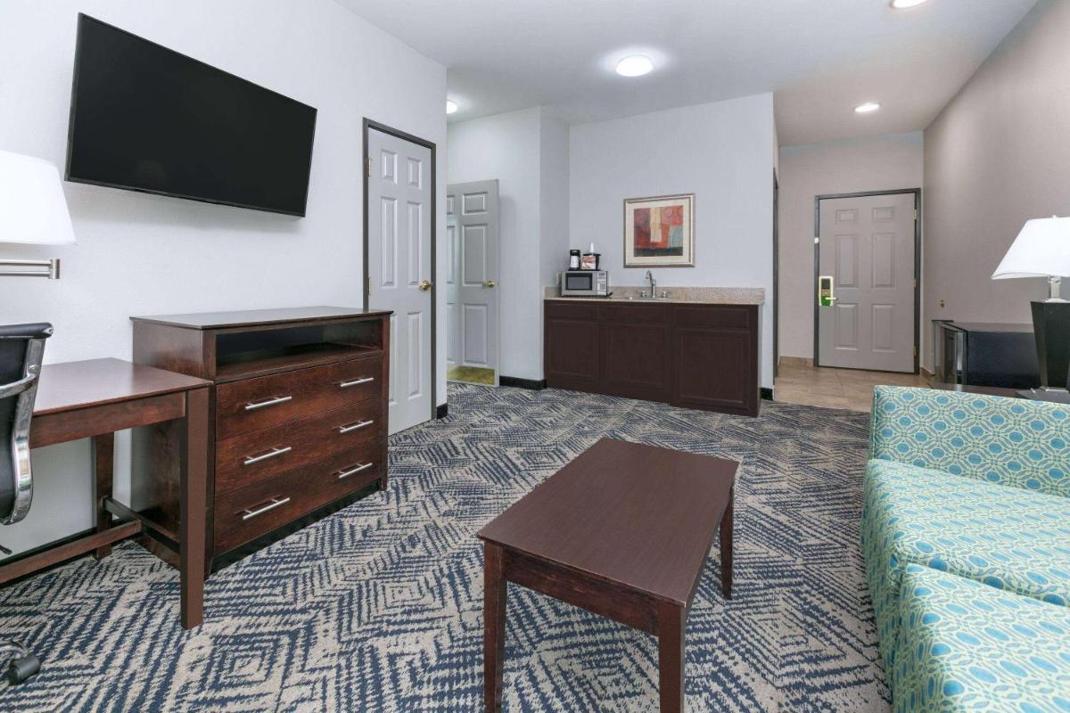 La Quinta by Wyndham Tulsa Airport / Expo Square - image 6