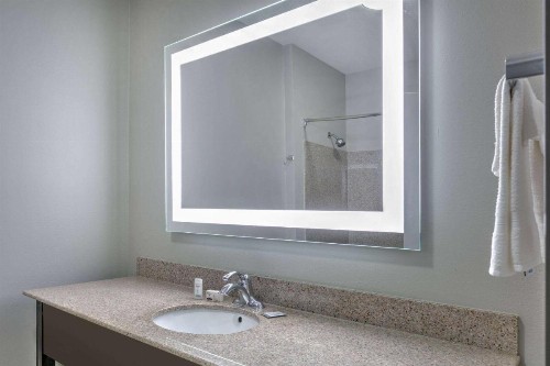 La Quinta by Wyndham Tulsa Airport / Expo Square - image 7
