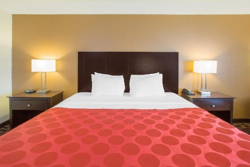 Ramada by Wyndham Tulsa - image 12