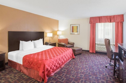 Ramada by Wyndham Tulsa - image 14