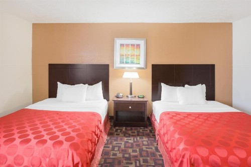 Ramada by Wyndham Tulsa - image 17