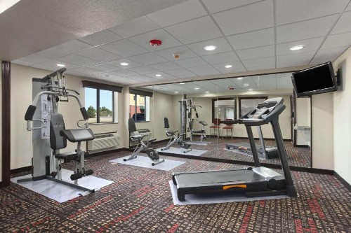 Ramada by Wyndham Tulsa - image 24