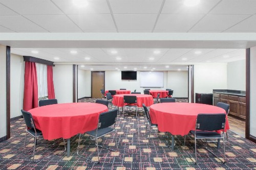 Ramada by Wyndham Tulsa - image 27
