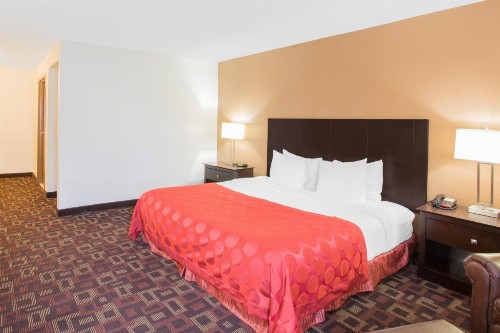 Ramada by Wyndham Tulsa - image 6