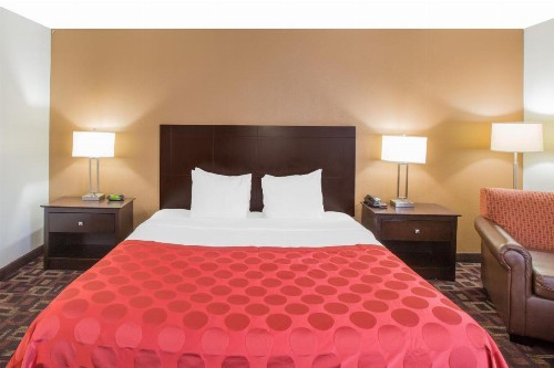 Ramada by Wyndham Tulsa - image 7