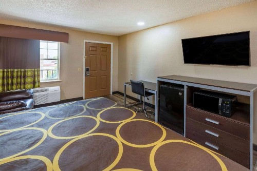 Super 8 by Wyndham Tulsa/Arpt/St Fairgrounds - image 12