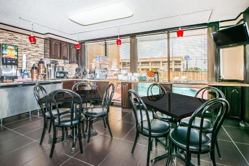 Super 8 by Wyndham Tulsa/Arpt/St Fairgrounds - image 16